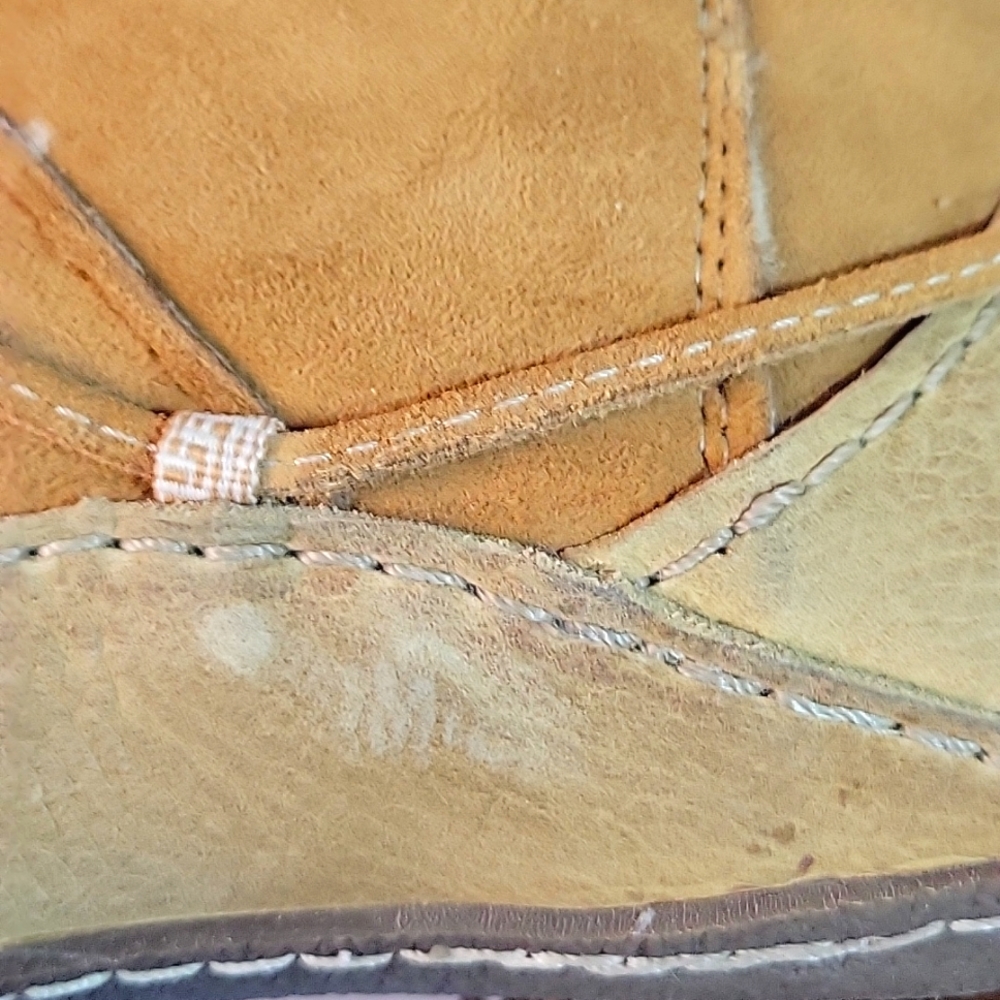 Sorel Tan Winter Boots with Cream Fur - Picture 5 of 12